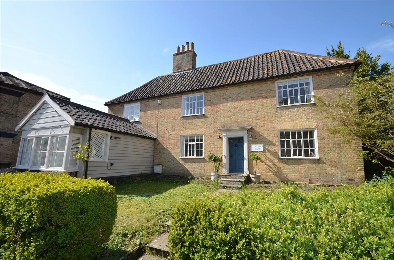 Yoxford Suffolk England: a village on the A12 with deep roots and a changing role